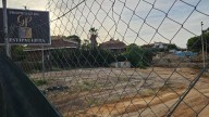 El juzgado vuelve a prohibir la entrada de las máquinas en la finca disputada en Alicante a golpe de excavadora