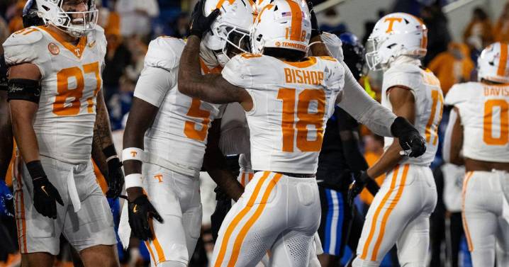 COLLEGE FOOTBALL: Tennessee clubs Kentucky for SEC road win