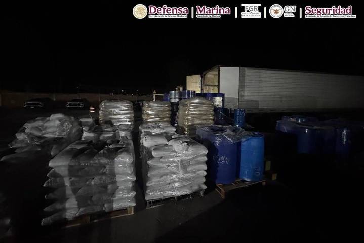 Aseguran más de 30 toneladas y 13 mil litros de precursores químicos en Durango; hay un detenido