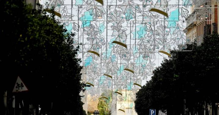 El alumbrado navideño luce ya en las calles del centro de Córdoba, en imágenes