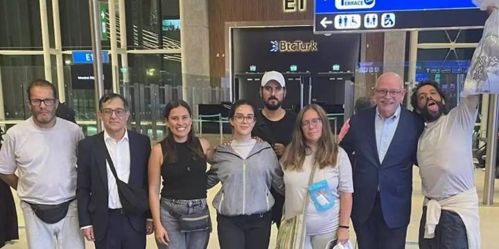 Vuelven a casa los seis mexicanos detenidos en Israel por participar en flotilla humanitaria a Gaza