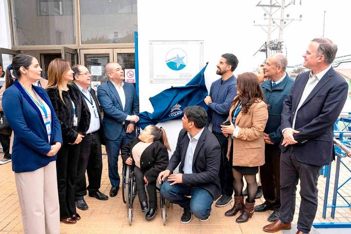 Superintendente de Salud infló el pecho con certificación en Cesfam de La Parte Alta
