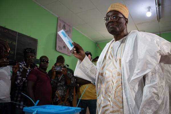 Un exministro se atribuye la victoria en las elecciones presidenciales de Camerún