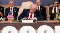 Trump y otros líderes mundiales firman un acuerdo de alto el fuego en Gaza