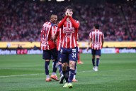 Con triplete de Armando González, Chivas golea al Atlas