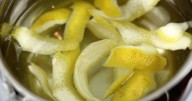 Mezclar bicarbonato de sodio y cáscaras de limón: para qué sirve y por qué recomiendan hacerlo
