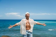 Gustavo Elis regresa al merengue con “No Me Falta Nada”