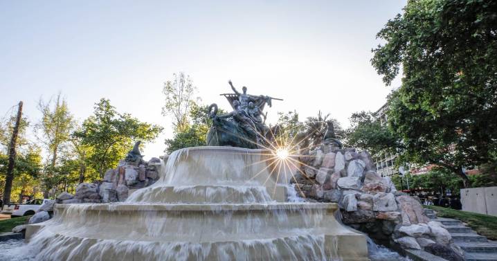 Metro hace entrega de histórico monumento a Santiago: Fuente Alemana es reinaugurada en el Parque Forestal