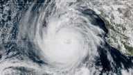 El huracán Priscilla amenaza la costa mexicana del Pacífico