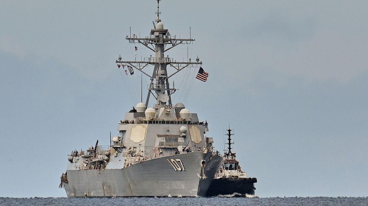 US warship docks in Trinidad and Tobago, putting more pressure on Venezuela