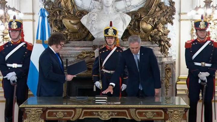 Milei le tomó juramento a Pablo Quirno como nuevo Canciller