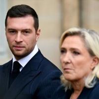 Reappointed French PM scrambles to form government