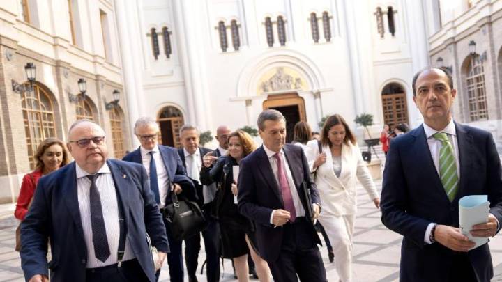 Los consejeros del PP plantan a la ministra de Sanidad en medio de la crisis por los cribados