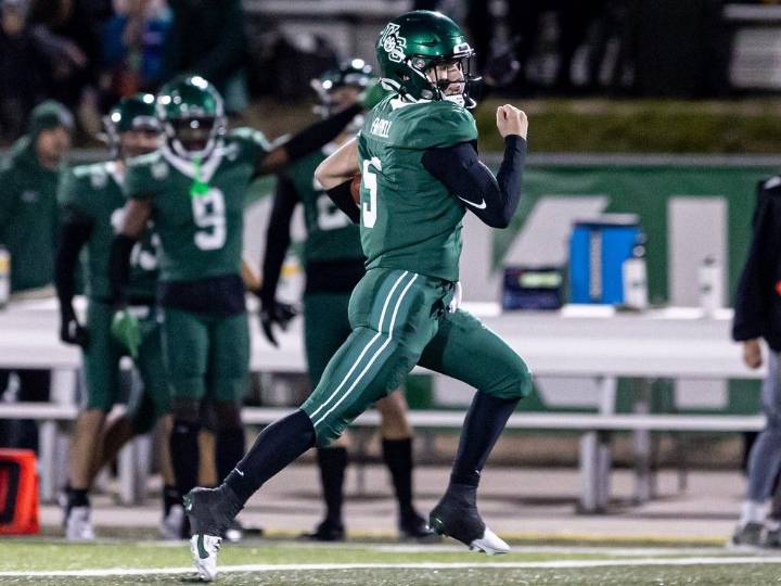 Huskies QB Jake Farrell prepares for tilt against Manitoba Bisons