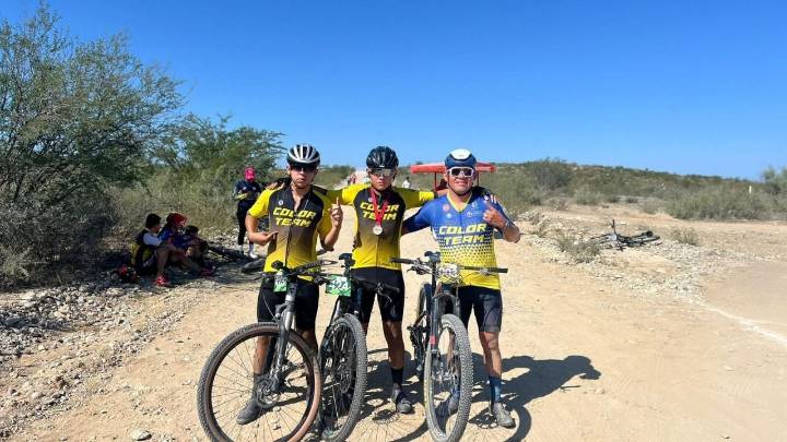 Ciclistas del Color Team 'vuelan' en la pista; brillan en territorio coahuilense