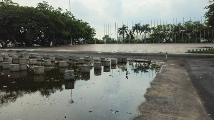El Parque de las Banderas, símbolo de Cali, hoy luce abandonado
