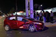 Ignora sexagenaria el rojo y provoca accidente en Saltillo; niega responsabilidad