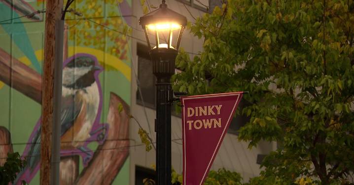New LED pedestrian lights in Dinkytown aiming to make Minneapolis area safer