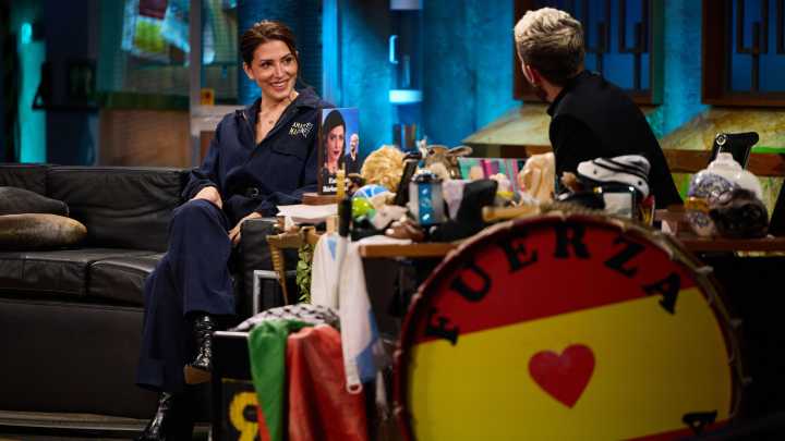 Bárbara Lennie se marca el regalo más random de la temporada en La Revuelta y tiene nombre y apellidos