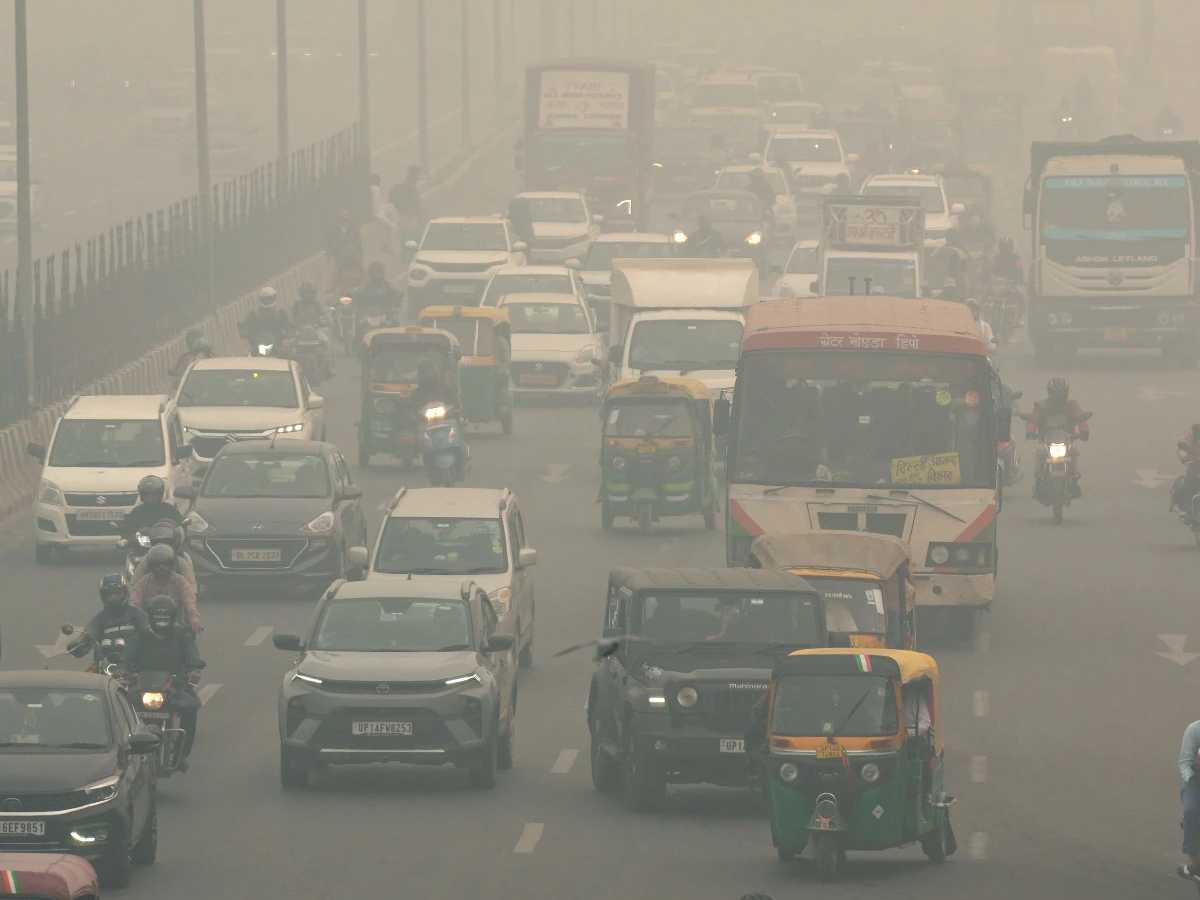 Delhi Pollution: City breathes ‘very poor’ air, min temp 21.8 deg C