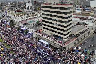 Señor de los Milagros: fervor y tradición en Editora Perú