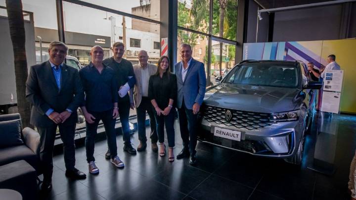 La gama Esprit Alpine fue presentada en simultáneo por Circular en Rosario y Franco Colapinto en México