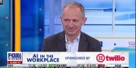 HP CEO shows how artificial intelligence tools change consumer experience