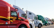 Producción y exportación de vehículos pesados se desploma en septiembre