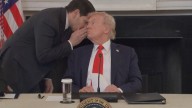 El momento en el que Trump se entera del acuerdo en Gaza: "Estamos muy cerca de cerrar un acuerdo en Oriente Medio"