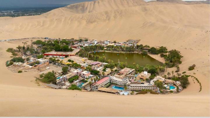 El país de América del Sur con el oasis más famoso: dunas enorme y una laguna gigante a 100 metros de altura
