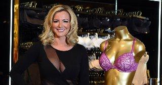 Michelle Mone buys £10m Florida home as linked PPE firm ordered to repay £122m