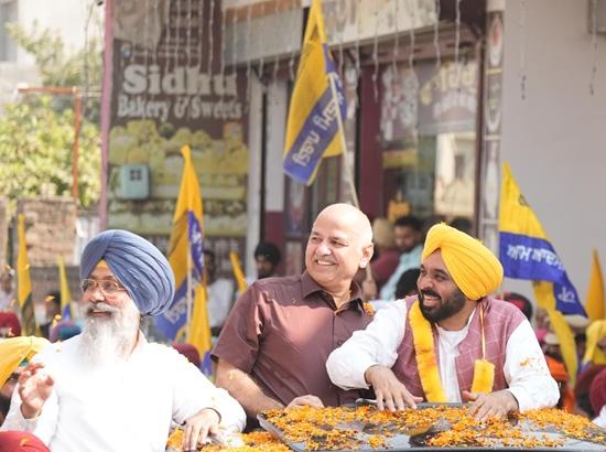 CM Mann leads massive roadshow in Tarn Taran; Appeals to voters to support AAP candidate Harmeet Sandhu [ FULL VIEW ]