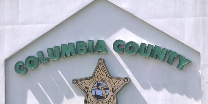 Detention officer arrested for bringing drugs into Columbia County Jail, deputies say