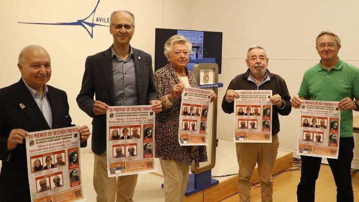 Los antiguos alumnos del Carreño homenajean a María Teresa Álvarez y a Santiago García