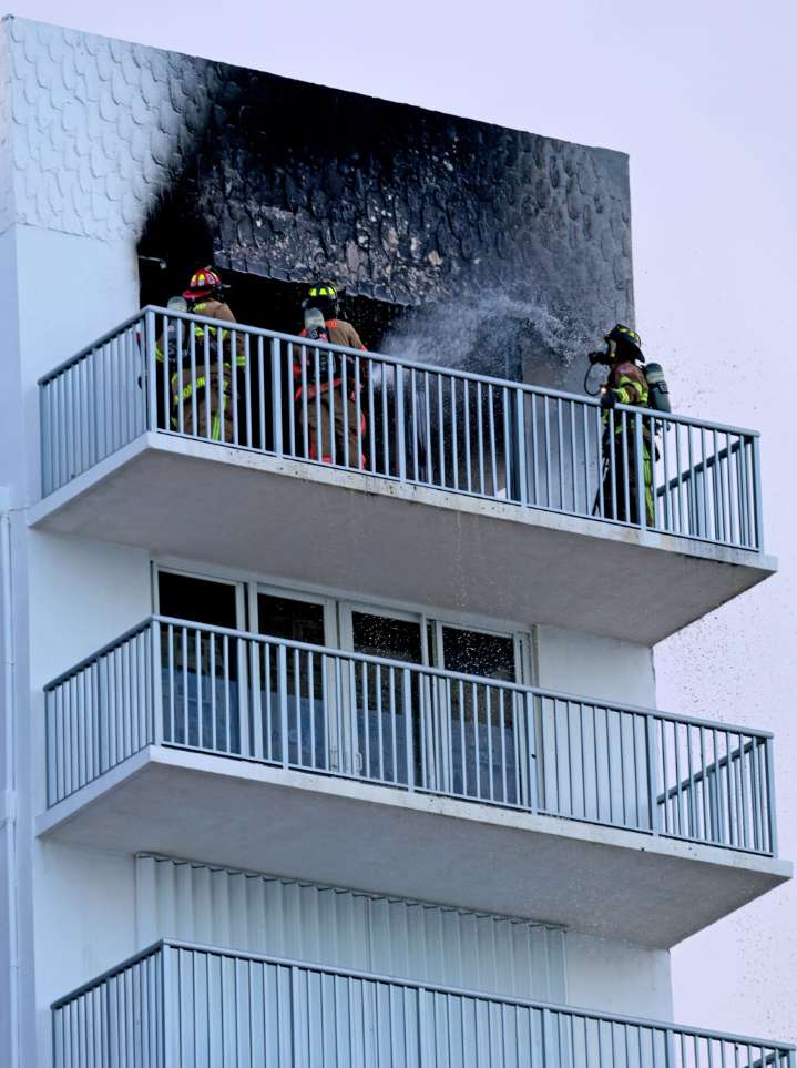 Fire erupts in 10th floor apartment on Hollywood beach