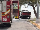 Por cortocircuito se incendia pickup en la colonia El Palomar