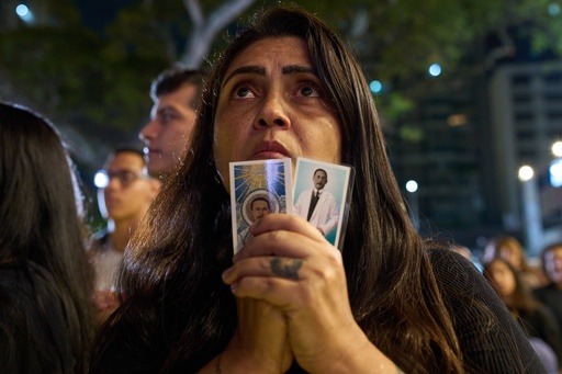 Los fieles católicos venezolanos celebran la canonización de sus dos primeros santos