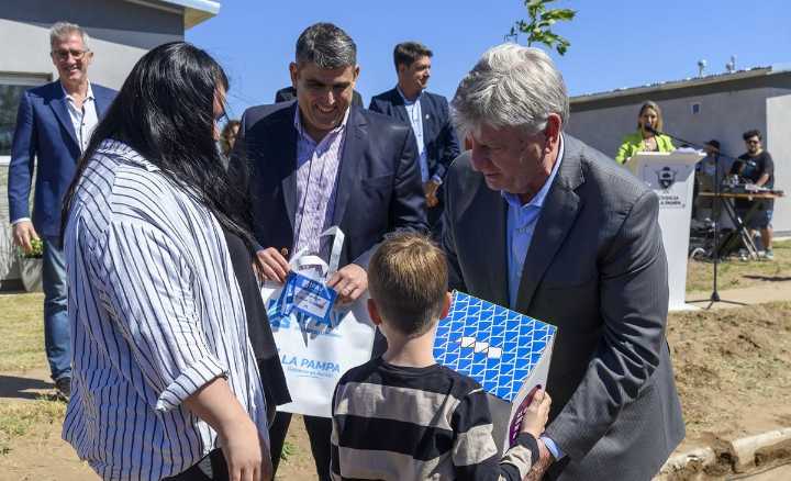 Ziliotto entregó 20 casas en Macachín