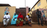 Empieza la votación en la que Ouattara busca su cuarta presidencia en Costa de Marfil