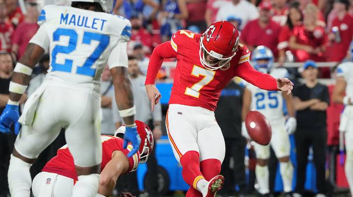 Fans dunk on Chiefs’ Harrison Butker after missed SNF kick vs. Lions