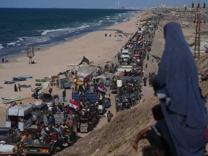 Bulldozers clear rubble in Gaza City as Israel