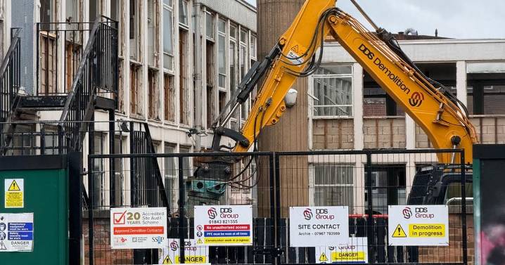 Digger starts pulling down Nuneaton town centre building