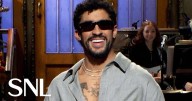 Arremeten nuevamente contra Bad Bunny tras monólogo en "Saturday Night Live"