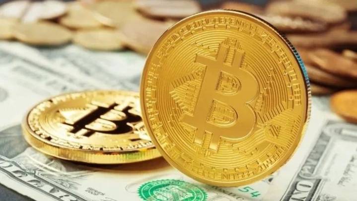 Bitcoin retrocede desde máximos y opera en US$111.000 tras la baja de tasas de EEUU