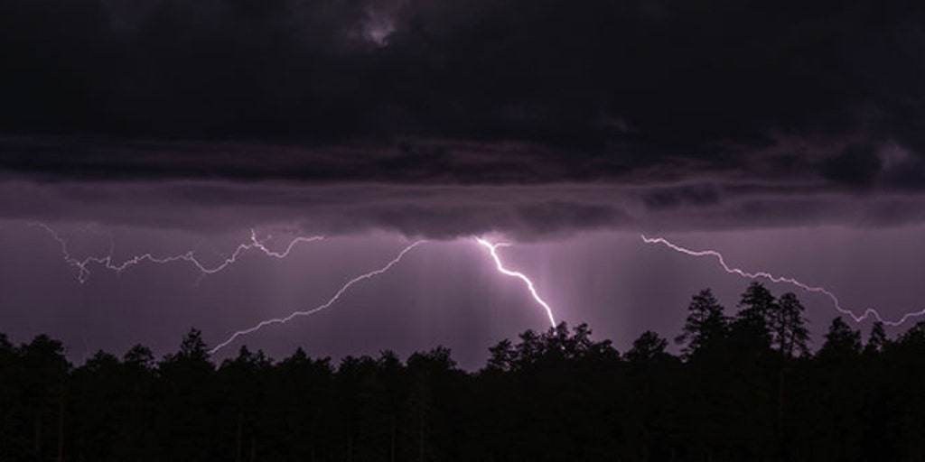 Severe weather moves towards Gulf Coast, potential for tornadoes, damaging wind