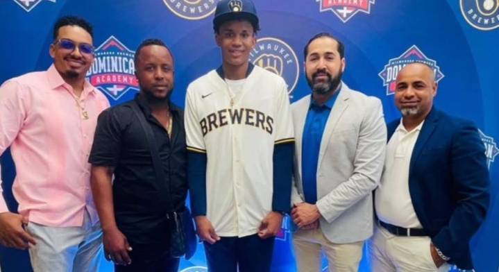 Controversial MLB Star Signs With Rival Team After Being Abruptly Let Go by Brewers
