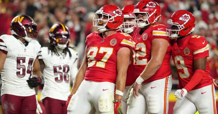 Mahomes y Chiefs logran tercera victoria al hilo en la NFL, al aplastar a Commmanders en el Monday Night Football