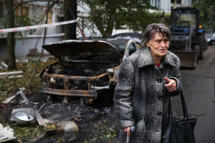 At least 5 dead in large-scale nighttime Russian strike on Ukraine – Winnipeg Free Press