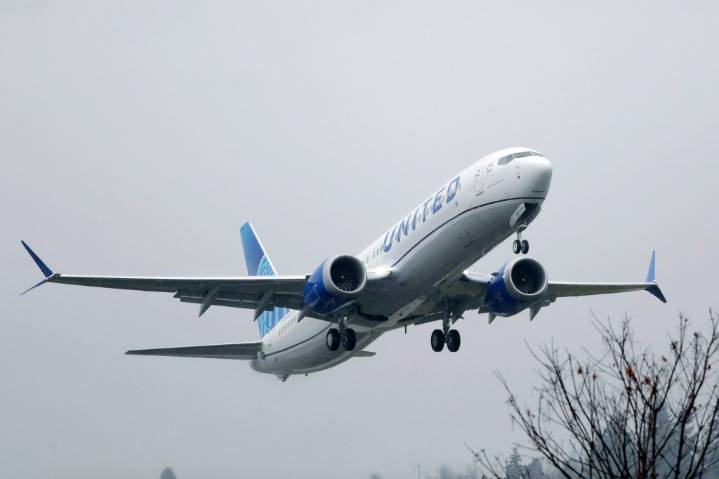 United Airlines flight to LAX diverted after midair windshield crack