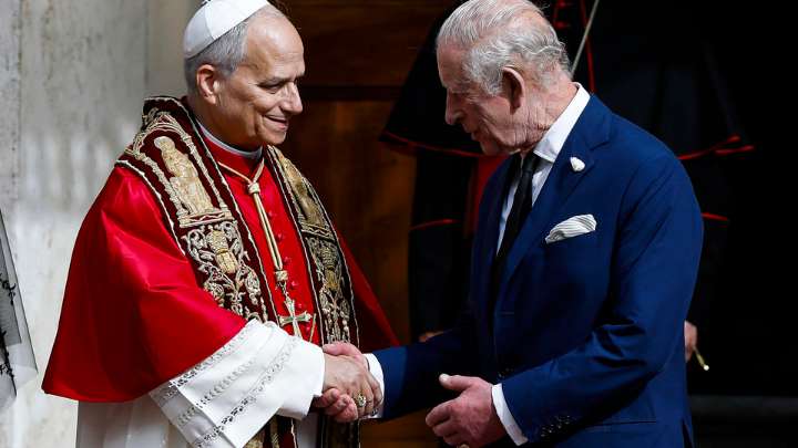 El papa León XIV reza junto al rey Carlos III en un oficio inédito desde el cisma anglicano